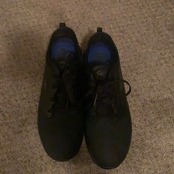 Black Dr. Scholl’s work shoes - Picture 1 of 4